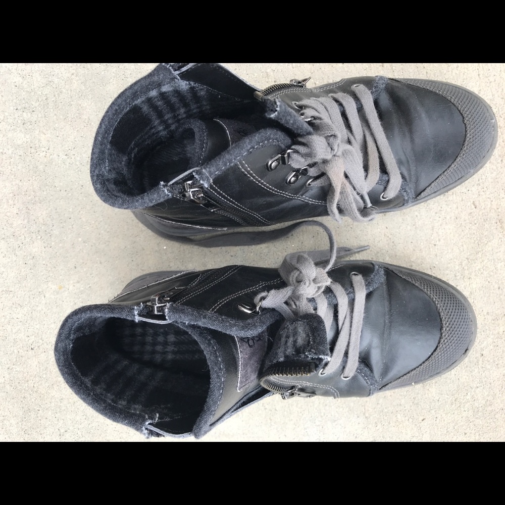 Boys shoes